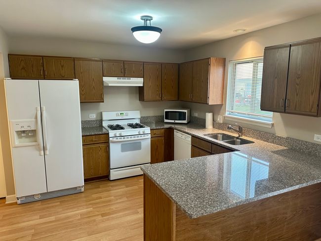 227 Wellington Cir, Townhouse with 2 bedrooms, 2 bathrooms and 1 parking in Gurnee IL | Image 21