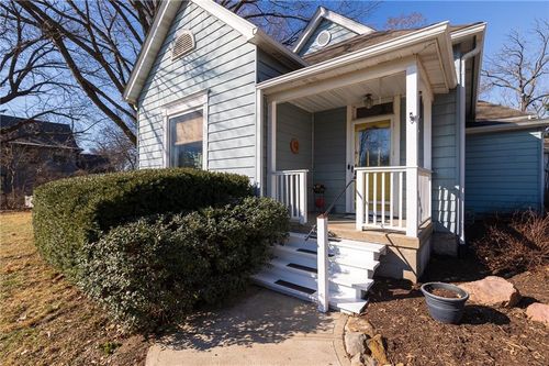 2304 Maple Ave, Leavenworth, KS, 66048-4440 | Card Image