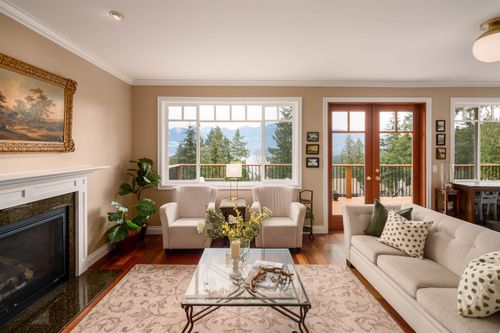 947 Village Dr, Bowen Island, BC, V0N1G1 | Card Image