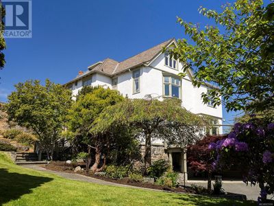 454 Newport Ave, House other with 4 bedrooms, 4 bathrooms and 6 parking in Victoria BC | Image 1