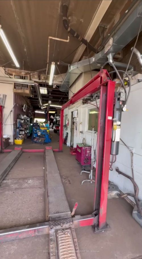 1211 Kennedy Rd, Scarborough, ON, M1P2L2 | Card Image