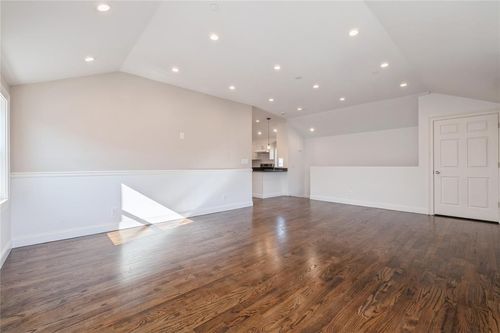 147 224th St, Springfield Gardens, NY, 11413-4144 | Card Image