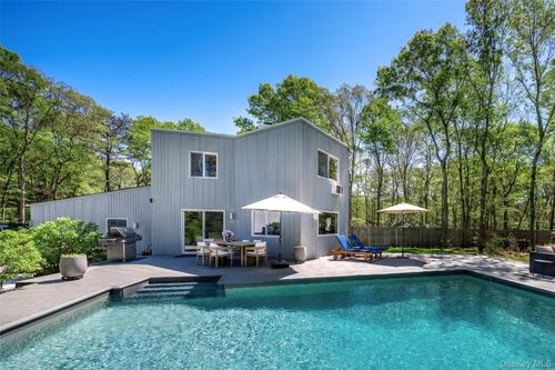 11 N Quarter Rd, Westhampton, NY, 11977-1001 | Card Image