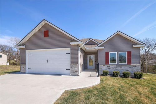 517 Village Ln, Harrisonville, MO, 64701-1883 | Card Image