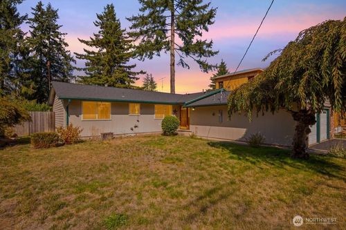 8622 Ne 139th St, Kirkland, WA, 98034-1711 | Card Image