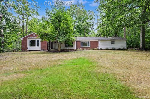 47040 Timberlane St, Northville Township, MI, 48167-3040 | Card Image