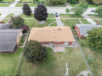 17587 W Outer Drive, Home with 3 bedrooms, 2 bathrooms and null parking in Dearborn Heights MI | Image 2