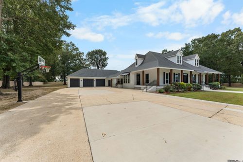 2310 Marianne Ave, Zachary, LA, 70791-2740 | Card Image