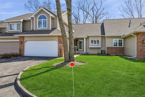 3315 Riverpointe Circle Ne, Cedar Rapids, IA, 52411 | Card Image