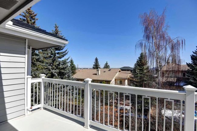 32 Patterson Crescent Sw, Home with 4 bedrooms, 3 bathrooms and 6 parking in Calgary AB | Image 43