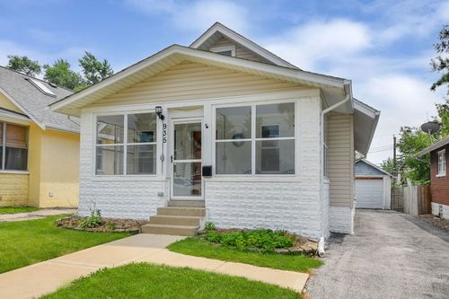 935 4th Ave, Aurora, IL, 60505-4937 | Card Image