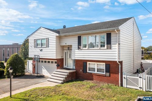 43 Saint Philips Dr, Clifton, NJ, 07013-2418 | Card Image