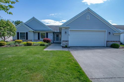 2202 Westwind Dr, Sandusky, OH, 44870-7075 | Card Image