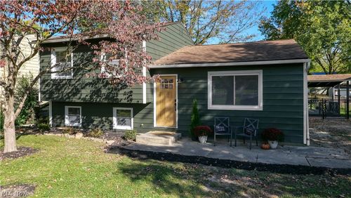 9008 Wilverne Dr, Windham, OH, 44288-1437 | Card Image