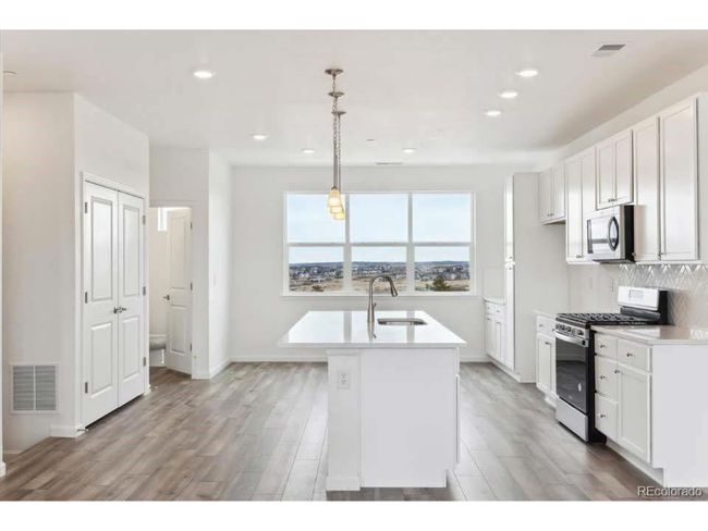 6804 Merseyside Ln, Townhouse with 3 bedrooms, 3 bathrooms and null parking in Castle Pines CO | Image 6
