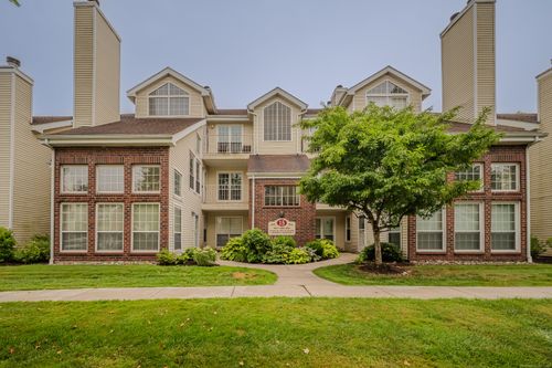 300-300 Carriage Crossing Ln, Middletown, CT, 06457-5866 | Card Image