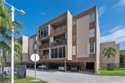 B402 - 1900 W 68th St, Condo with 2 bedrooms, 2 bathrooms and null parking in Hialeah FL | Image 1