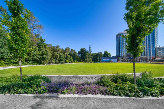 1403 - 1471 Hunter Street, Condo with 2 bedrooms, 2 bathrooms and 1 parking in North Vancouver BC | Image 7