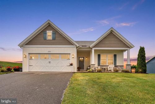 3593 Cascades Dr, FAYETTEVILLE, PA, 17222-2206 | Card Image