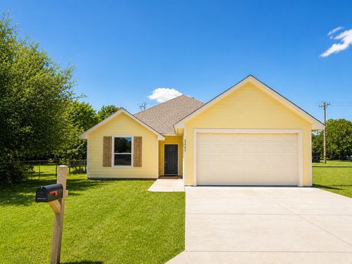5402 Arrowhead Dr, Granbury, TX, 76048-3215 | Card Image