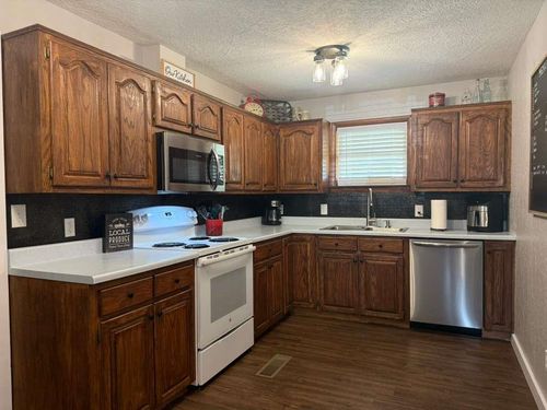 100 4th St, Maysville, OK, 73057-1008 | Card Image