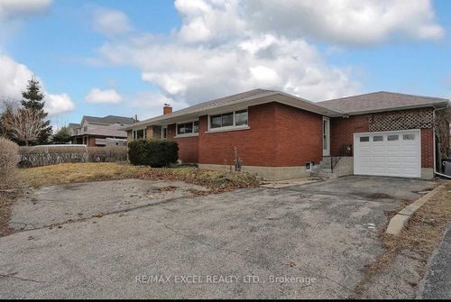 899 Glen St, Oshawa, ON, L1J3T9 | Card Image