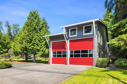 8411 141st St, Kirkland, WA, 98034-5326 | Card Image