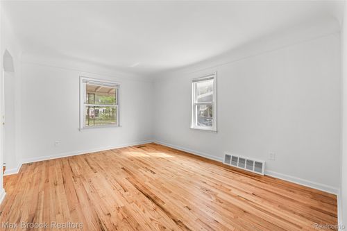 816 E 3rd St, Royal Oak, MI, 48067-2843 | Card Image