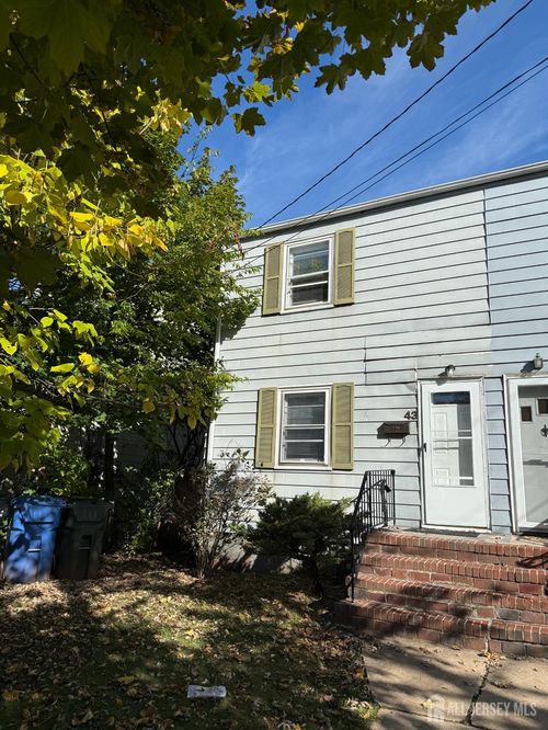 43 Crampton Ave, WOODBRIDGE, NJ, 07095-3737 | Card Image