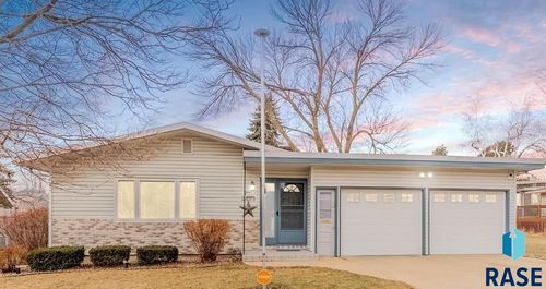 2805 S 1st Avenue Cir, Sioux Falls, SD, 57105 | Card Image