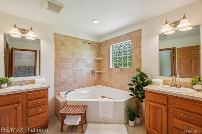 Primary En-Suite | Image 19
