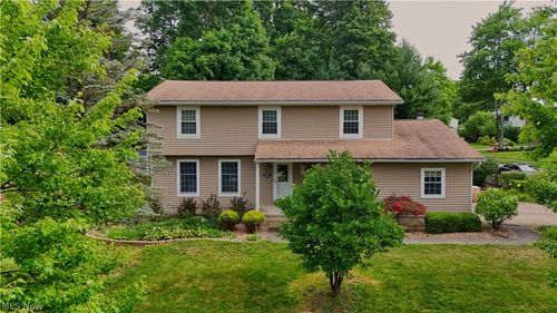 1660 Squaw Creek Dr, Girard, OH, 44420-3636 | Card Image