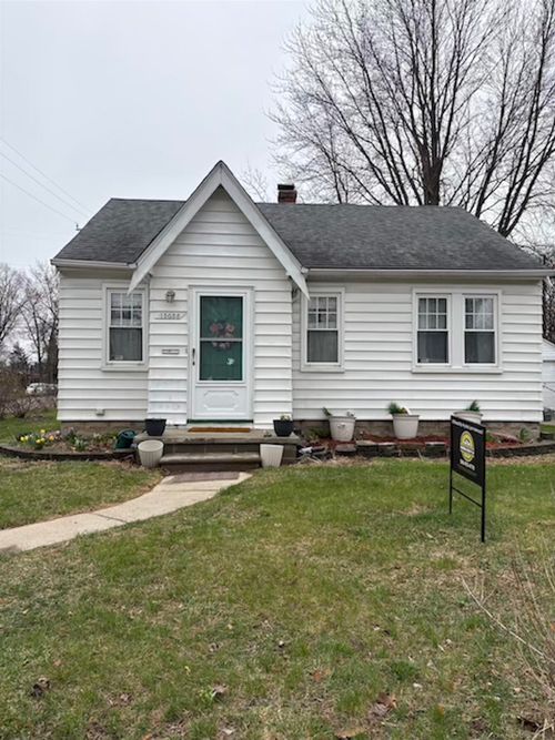 15638 Evergreen Ave, Eastpointe, MI, 48021-1667 | Card Image