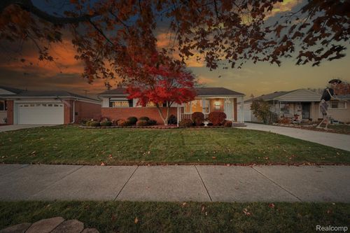 14240 Stratford St, Riverview, MI, 48193-7551 | Card Image