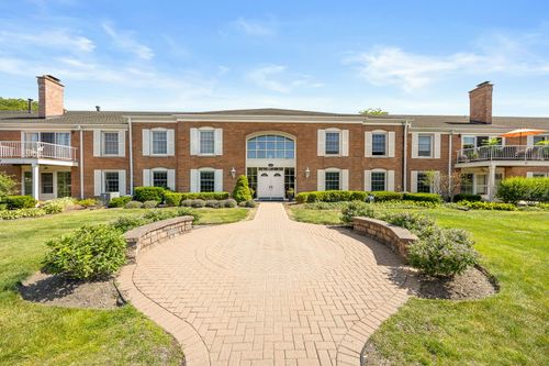 b109-124 Carriage Way Dr, Burr Ridge, IL, 60527-7808 | Card Image