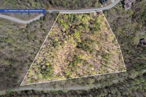 81 Crest Ct, Waverly, TN, 37185-2401 | Card Image