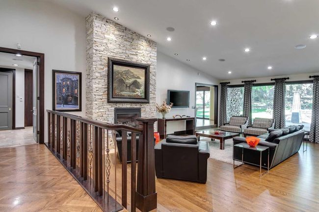 40 Eagle Ridge Pl Sw, House other with 5 bedrooms, 5 bathrooms and 8 parking in Calgary AB | Image 5