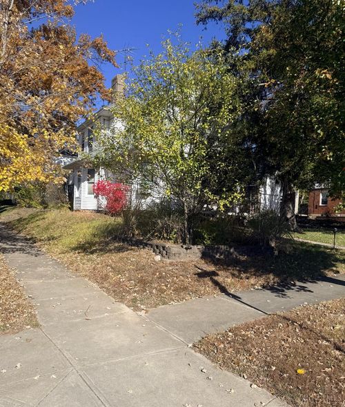 230 W Collins St, Oxford, OH, 45056-1728 | Card Image