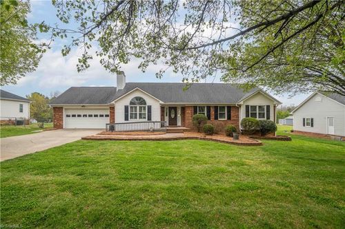 245 Lumina Dr, Lexington, NC, 27295-9776 | Card Image