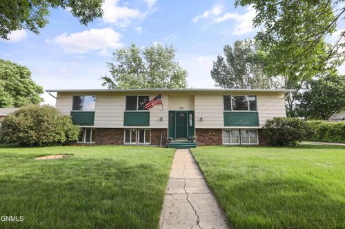 312 18th St E, Williston, ND, 58801-4366 | Card Image