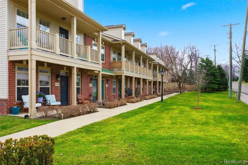 526 Red Oak Ct, Walled Lake, MI, 48390-3554 | Card Image