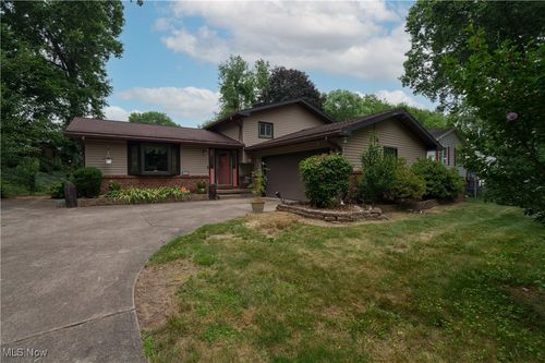 435 Bonshire Rd, Akron, OH, 44319-3809 | Card Image