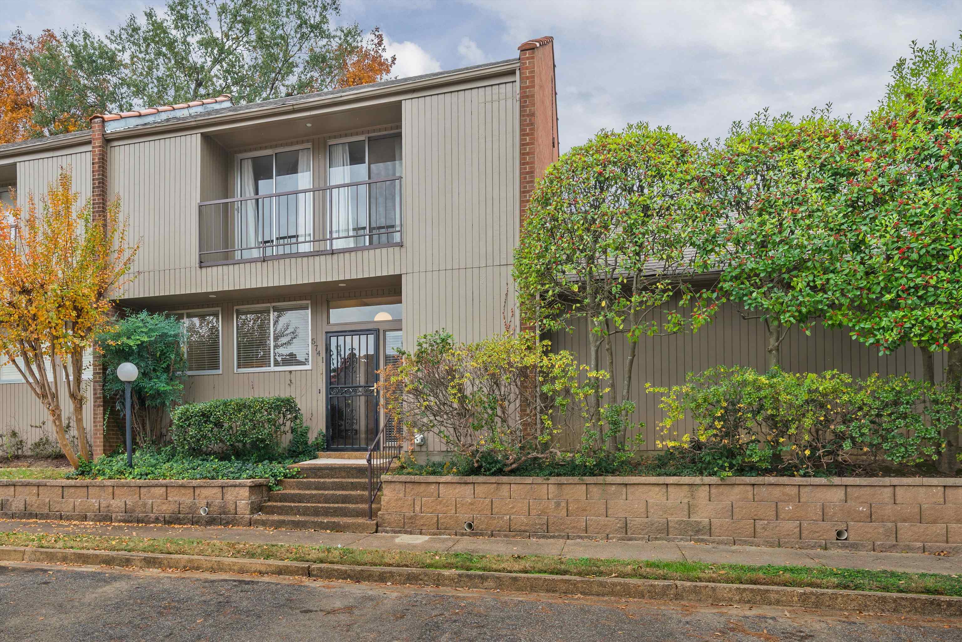 Barfield Cir, Memphis, TN 38120