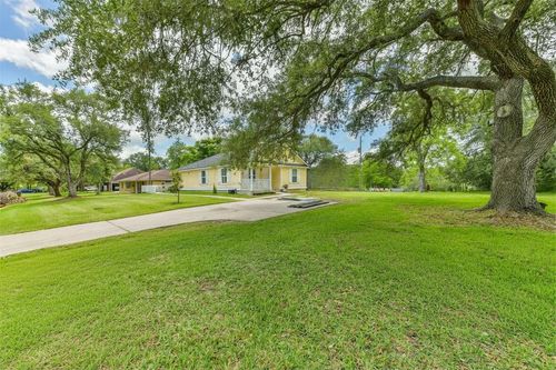 207 Oakridge Dr, Hitchcock, TX, 77563-1844 | Card Image