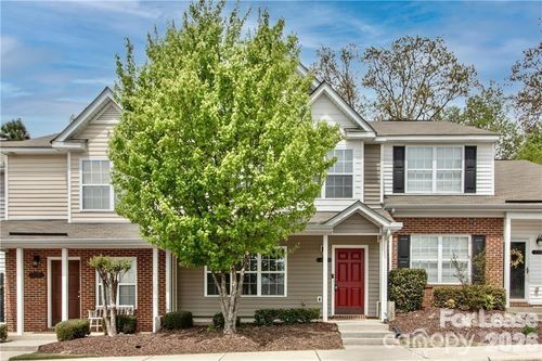 137 Lynch Cir, Mooresville, NC, 28117-6915 | Card Image