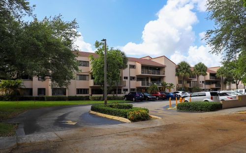 apt-110a-6305 Gage Pl, Miami Lakes, FL, 33014-2323 | Card Image