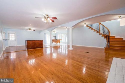 809 Montrose Ave, LAUREL, MD, 20707-3976 | Card Image