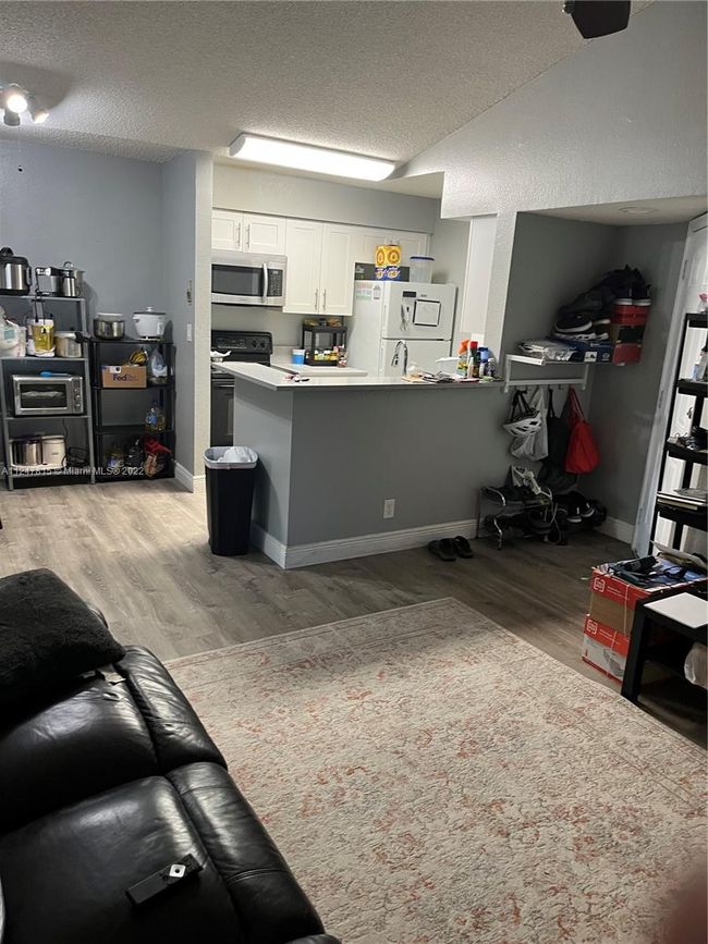 APT-4307 - 2846 S University Dr, Condo with 2 bedrooms, 2 bathrooms and null parking in Davie FL | Image 4