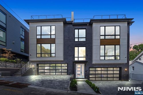 10 Hooks Ln, Edgewater, NJ, 07020-1507 | Card Image
