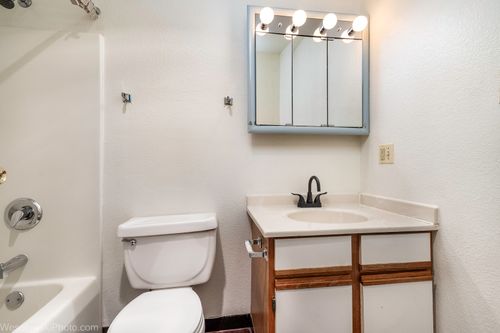 apt-206-3305 Sunset Ave, Waukegan, IL, 60087-3413 | Card Image
